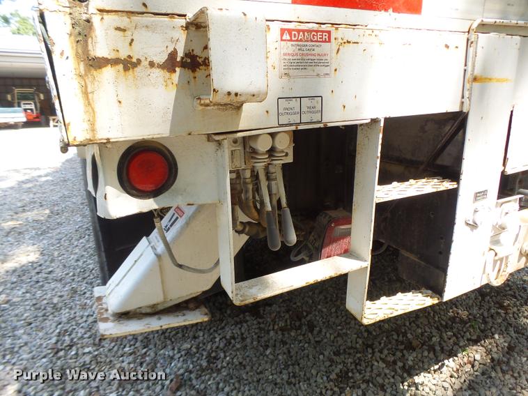 image for item DB5892 2001 International 4700 digger derrick truck