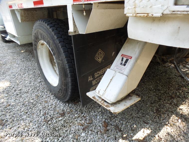 image for item DB5892 2001 International 4700 digger derrick truck