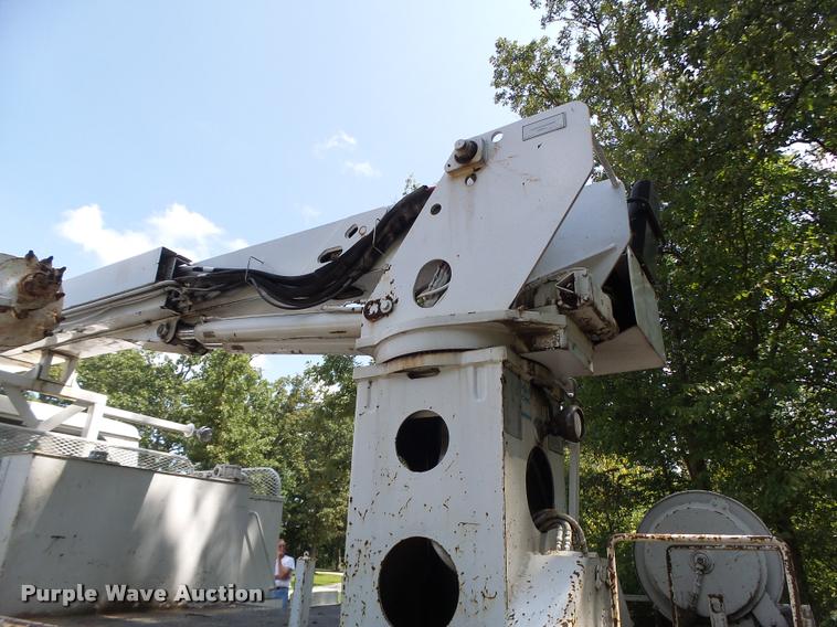 image for item DB5892 2001 International 4700 digger derrick truck