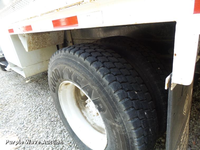 image for item DB5892 2001 International 4700 digger derrick truck