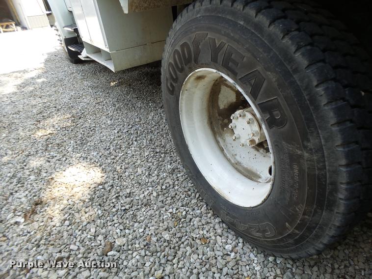 image for item DB5892 2001 International 4700 digger derrick truck