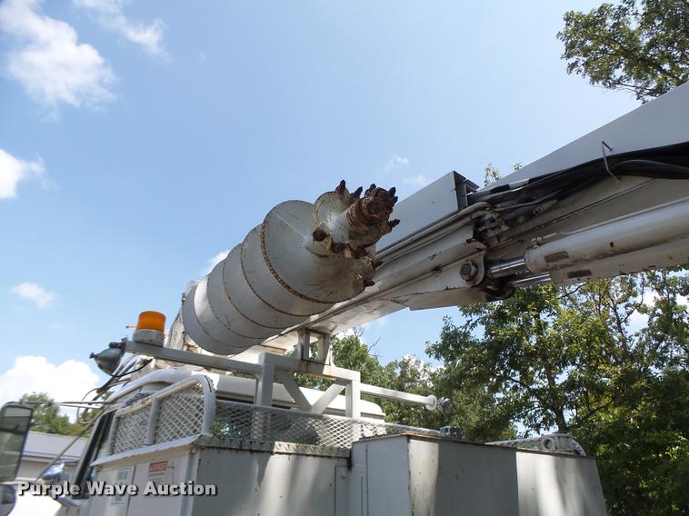 image for item DB5892 2001 International 4700 digger derrick truck