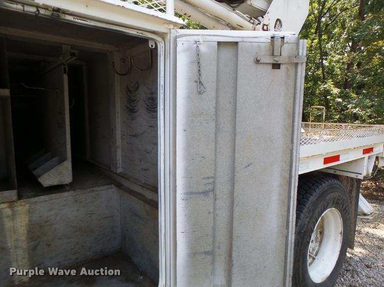 image for item DB5892 2001 International 4700 digger derrick truck