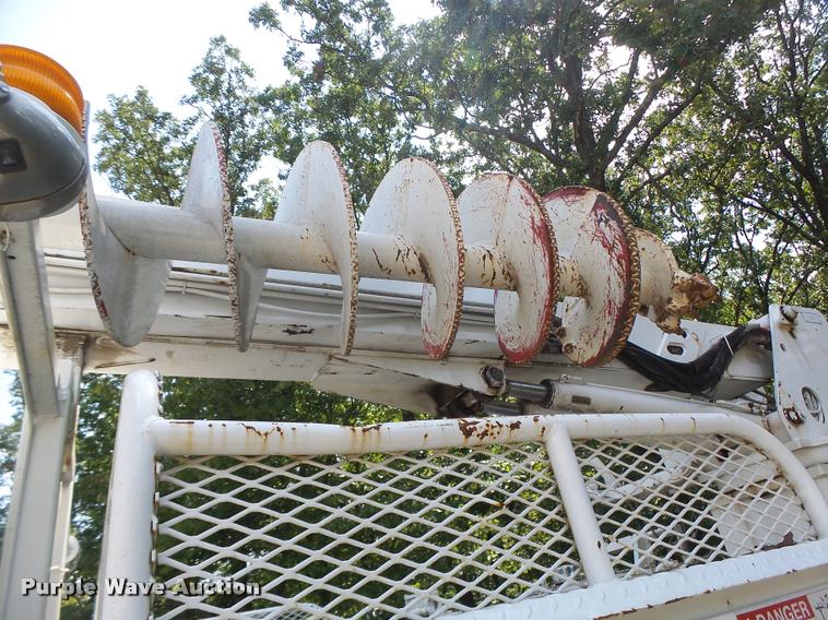 image for item DB5892 2001 International 4700 digger derrick truck