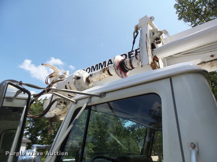 image for item DB5892 2001 International 4700 digger derrick truck