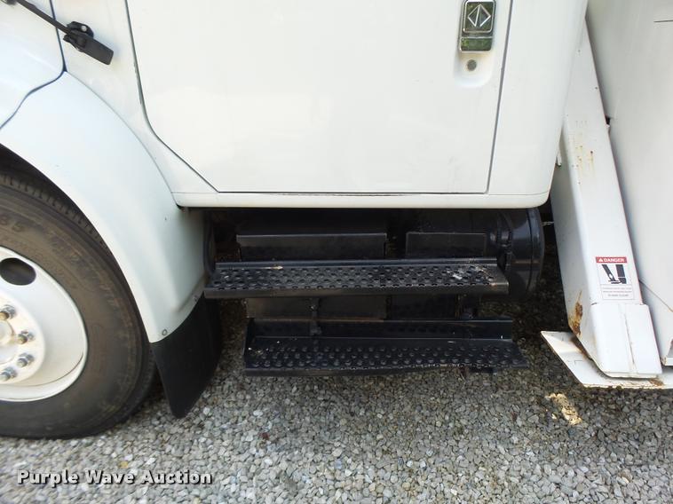 image for item DB5892 2001 International 4700 digger derrick truck