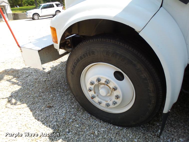 image for item DB5892 2001 International 4700 digger derrick truck