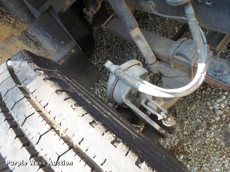 image for item DB5892 2001 International 4700 digger derrick truck