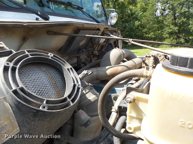 image for item DB5892 2001 International 4700 digger derrick truck