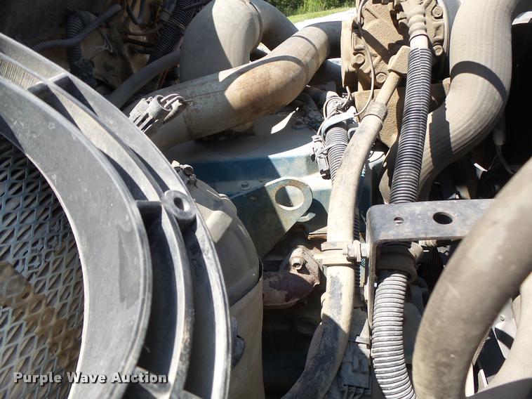 image for item DB5892 2001 International 4700 digger derrick truck