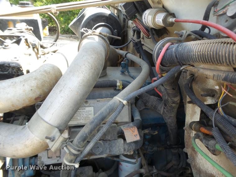 image for item DB5892 2001 International 4700 digger derrick truck