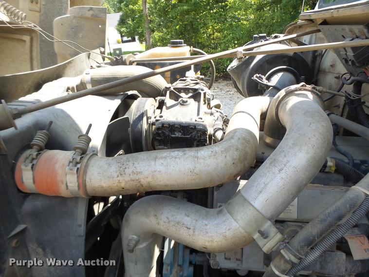 image for item DB5892 2001 International 4700 digger derrick truck