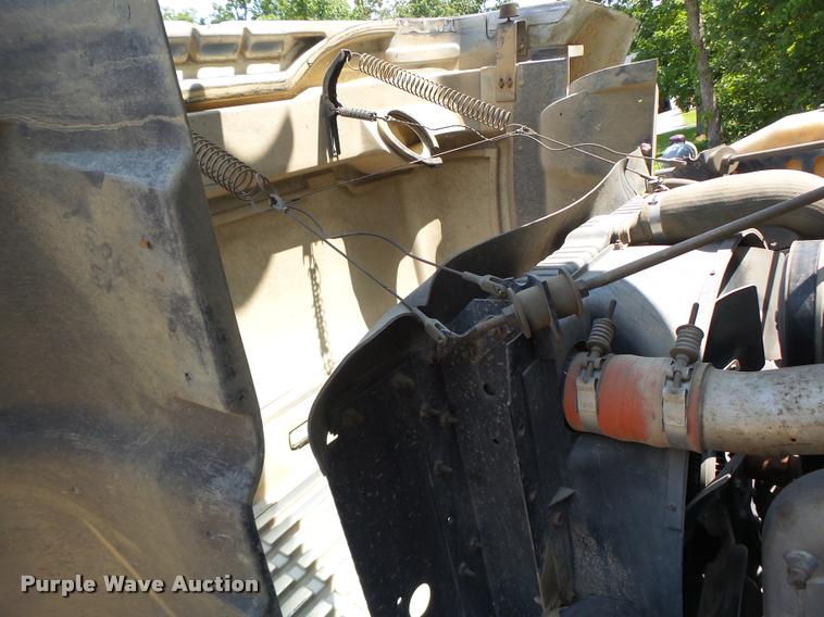 image for item DB5892 2001 International 4700 digger derrick truck