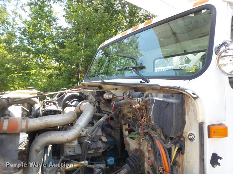 image for item DB5892 2001 International 4700 digger derrick truck