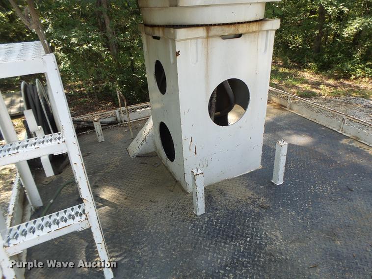 image for item DB5892 2001 International 4700 digger derrick truck