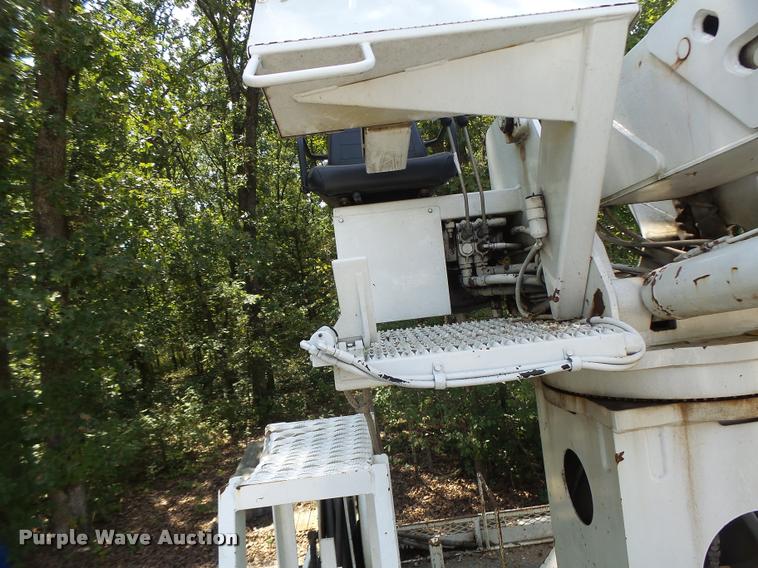 image for item DB5892 2001 International 4700 digger derrick truck