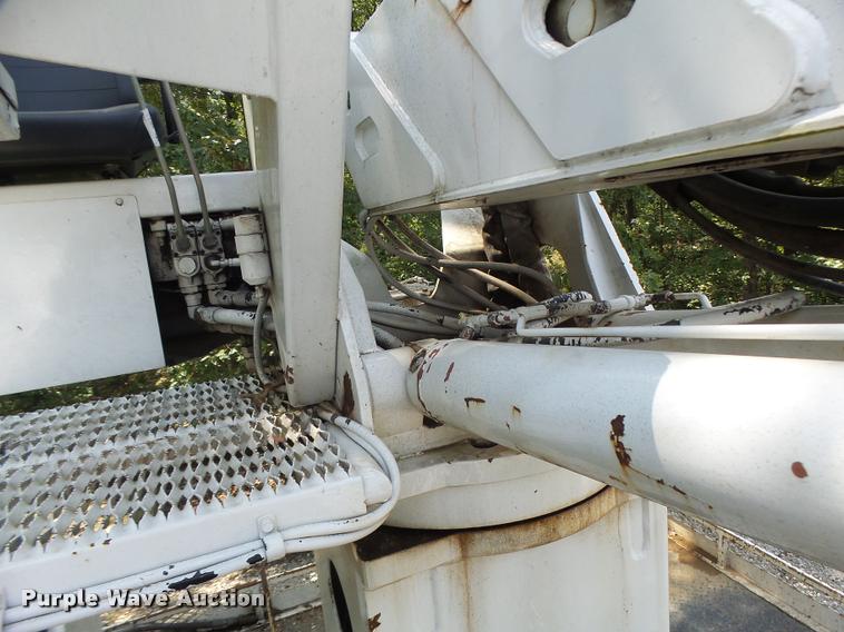 image for item DB5892 2001 International 4700 digger derrick truck