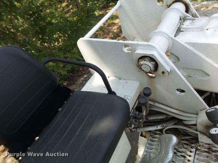 image for item DB5892 2001 International 4700 digger derrick truck