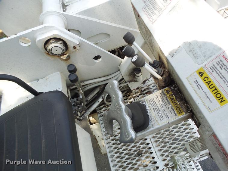 image for item DB5892 2001 International 4700 digger derrick truck