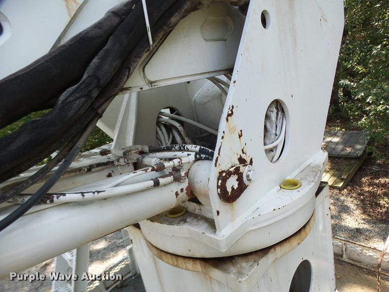 image for item DB5892 2001 International 4700 digger derrick truck