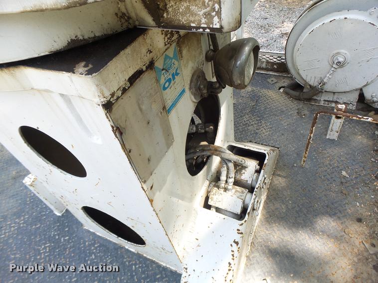 image for item DB5892 2001 International 4700 digger derrick truck