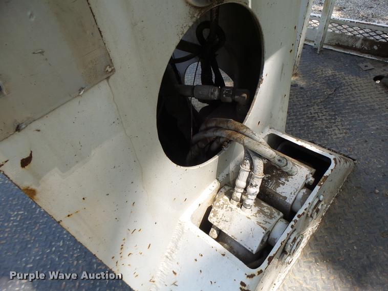 image for item DB5892 2001 International 4700 digger derrick truck