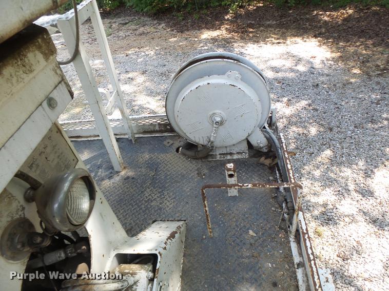 image for item DB5892 2001 International 4700 digger derrick truck