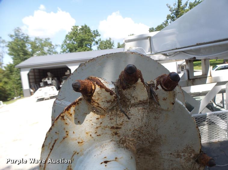 image for item DB5892 2001 International 4700 digger derrick truck