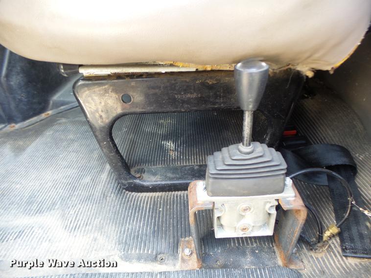 image for item DB5892 2001 International 4700 digger derrick truck