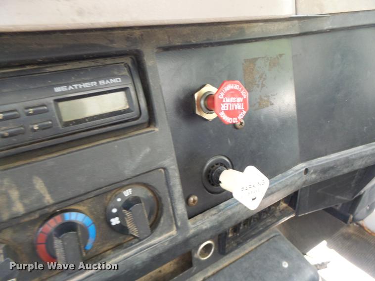 image for item DB5892 2001 International 4700 digger derrick truck