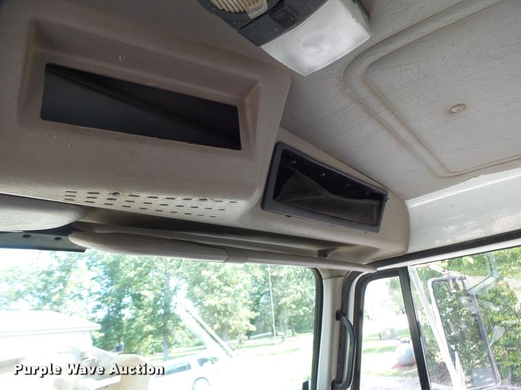 image for item DB5892 2001 International 4700 digger derrick truck