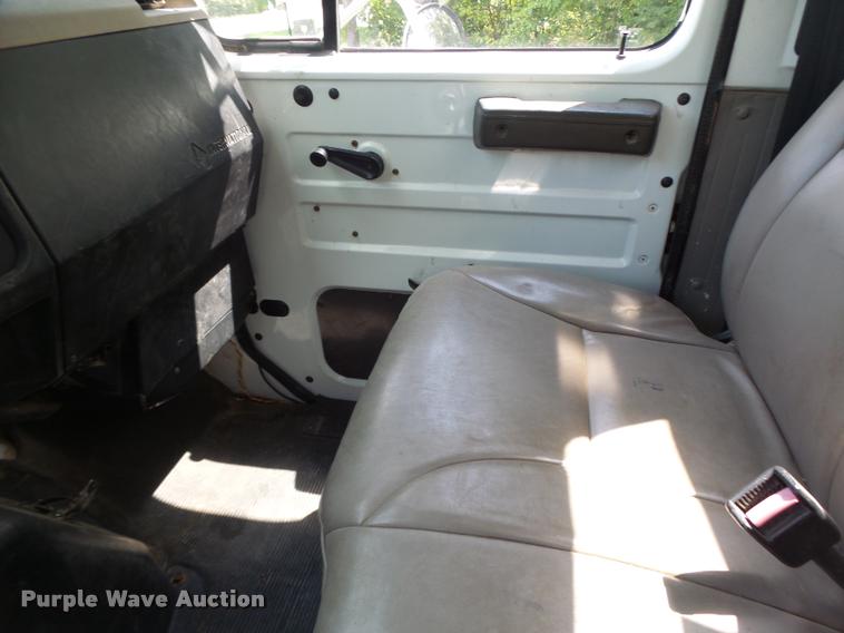 image for item DB5892 2001 International 4700 digger derrick truck