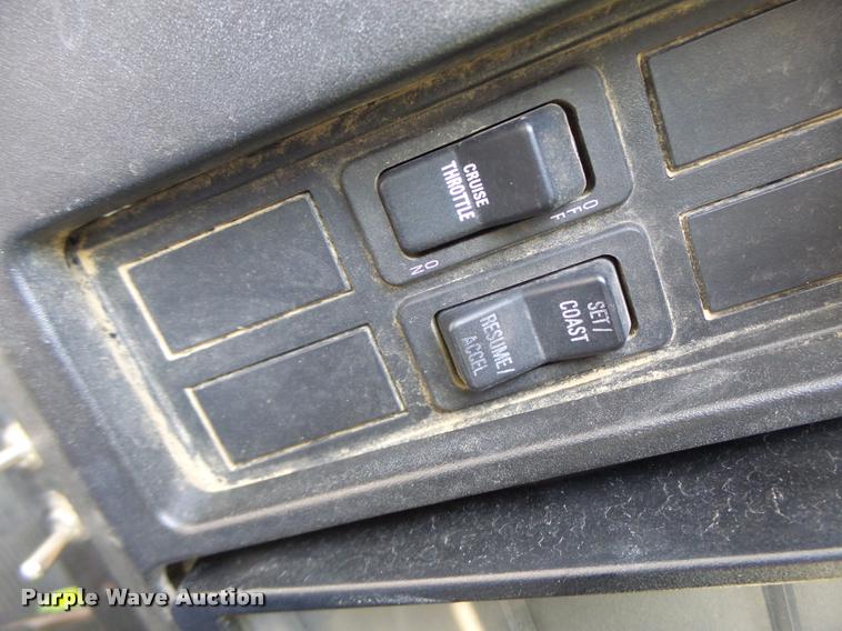 image for item DB5892 2001 International 4700 digger derrick truck