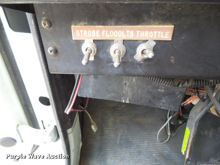 image for item DB5892 2001 International 4700 digger derrick truck