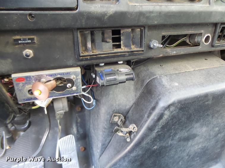 image for item DB5892 2001 International 4700 digger derrick truck