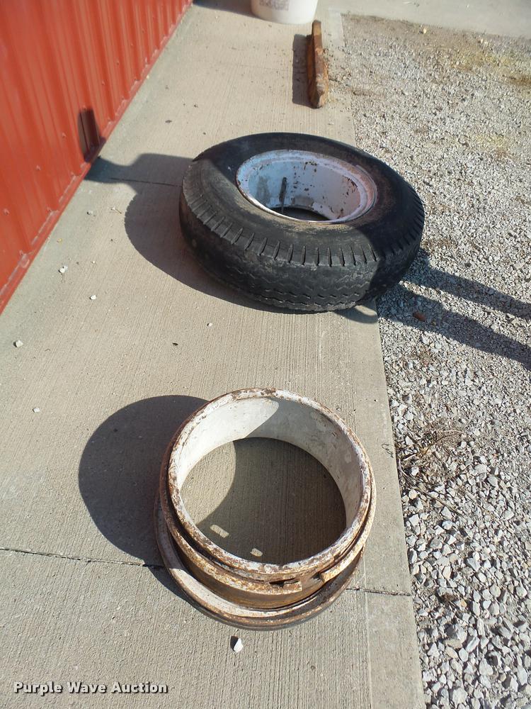 image for item DB5893 1972 Hyster lowboy equipment trailer