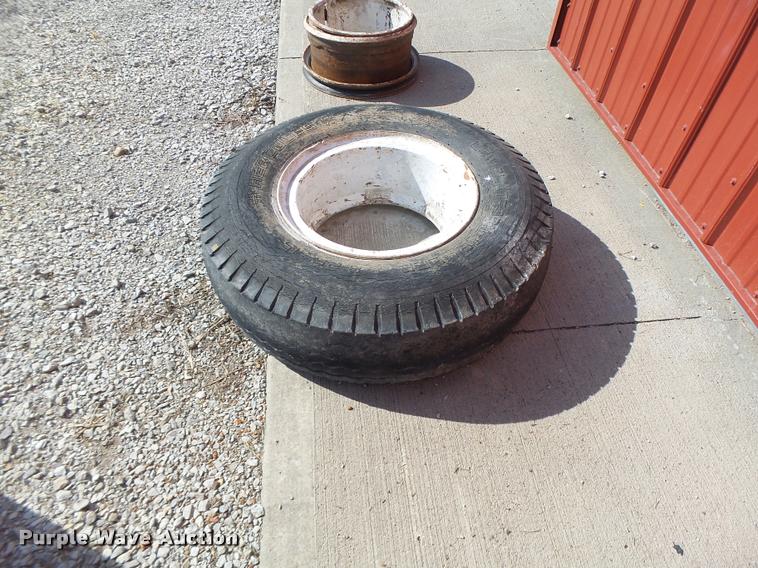 image for item DB5893 1972 Hyster lowboy equipment trailer