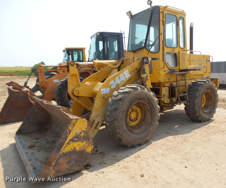 image for item DB6234 1989 John Deere 344E wheel loader