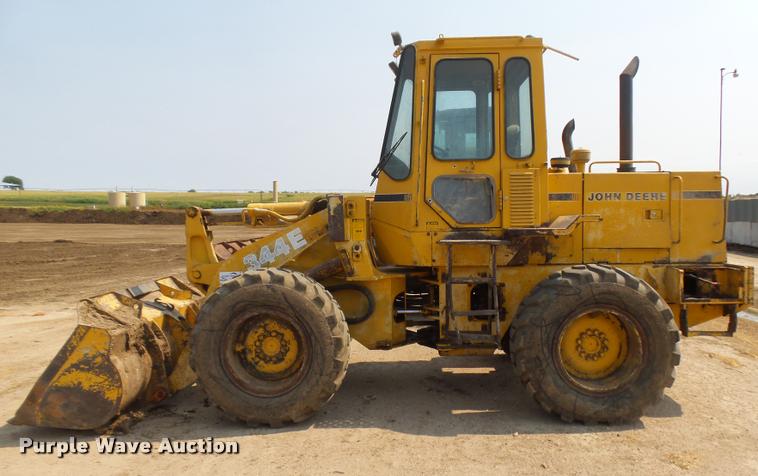 image for item DB6234 1989 John Deere 344E wheel loader