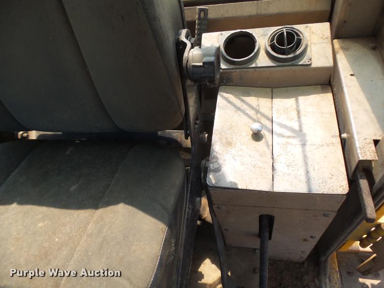 image for item DB6234 1989 John Deere 344E wheel loader