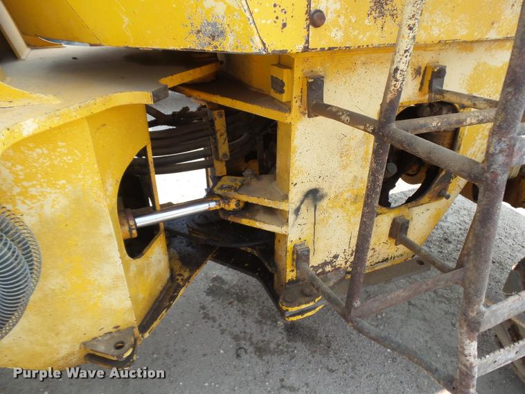 image for item DB6234 1989 John Deere 344E wheel loader