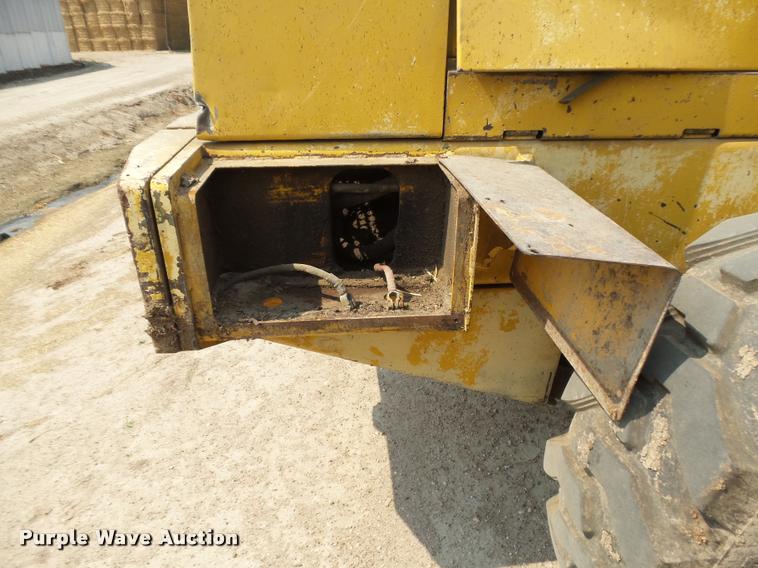 image for item DB6234 1989 John Deere 344E wheel loader