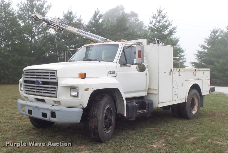 image for item DB6449 1987 Ford F700 service truck