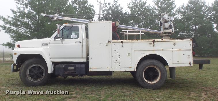 image for item DB6449 1987 Ford F700 service truck