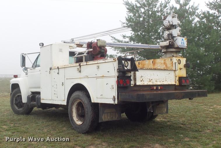 image for item DB6449 1987 Ford F700 service truck