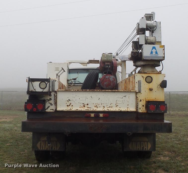 image for item DB6449 1987 Ford F700 service truck