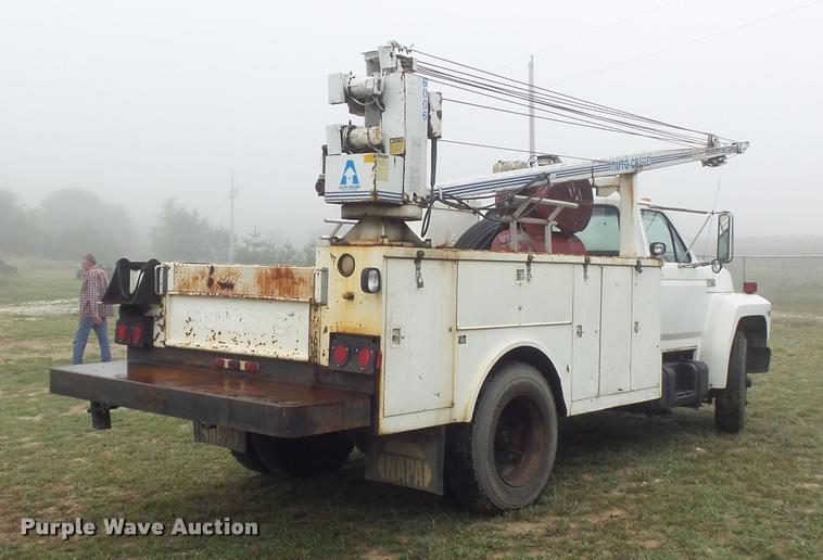 image for item DB6449 1987 Ford F700 service truck