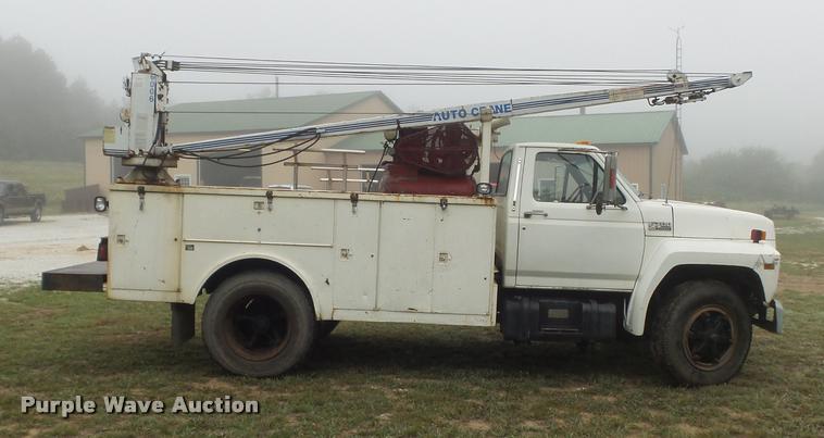 image for item DB6449 1987 Ford F700 service truck