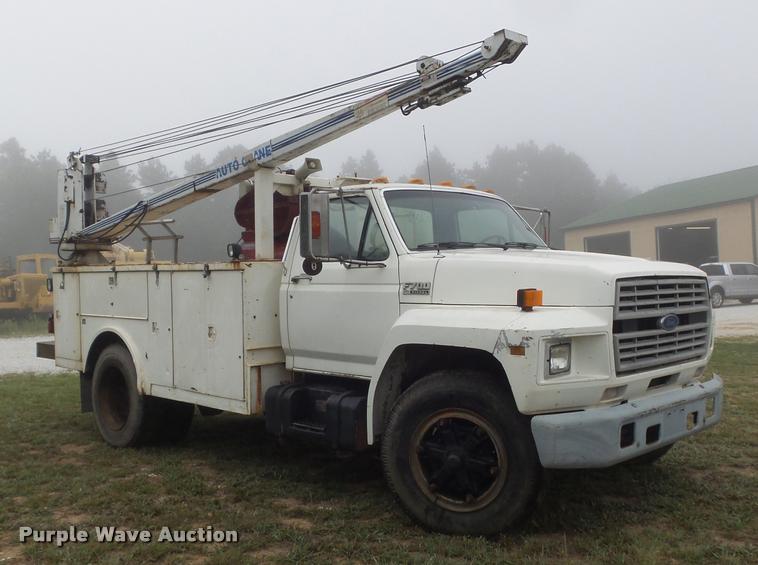 image for item DB6449 1987 Ford F700 service truck