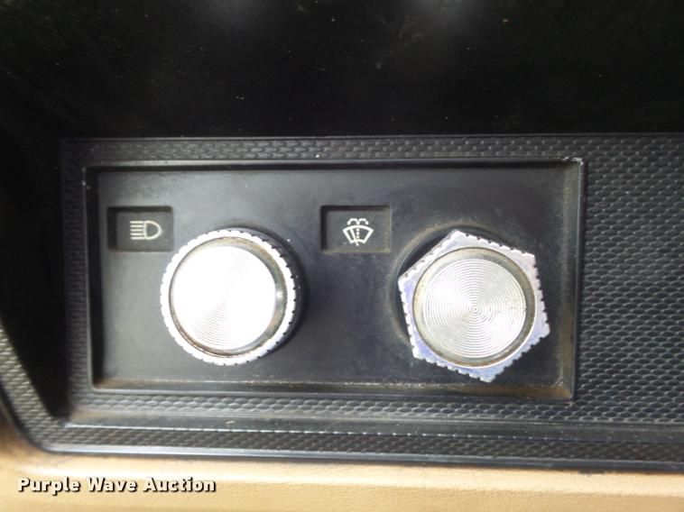 image for item DB6449 1987 Ford F700 service truck